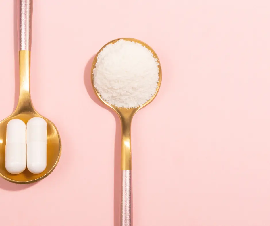 A golden spoon with collagen powder and capsules on a pink background